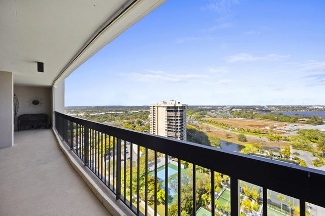 2425 Presidential Way Ph2, West Palm Beach, FL 33401