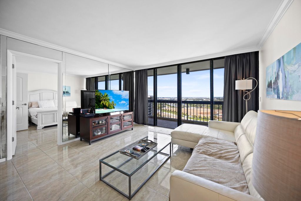 2425 Presidential Way Ph2, West Palm Beach, FL 33401