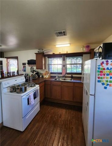 1123 N Beal Street, Belton, TX 76513