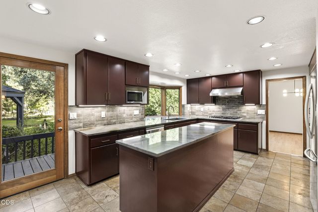 20398 Big Bear Court, Bend, OR 97702