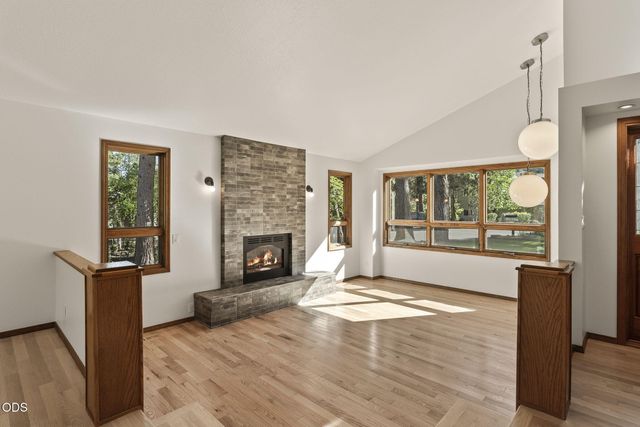 20398 Big Bear Court, Bend, OR 97702
