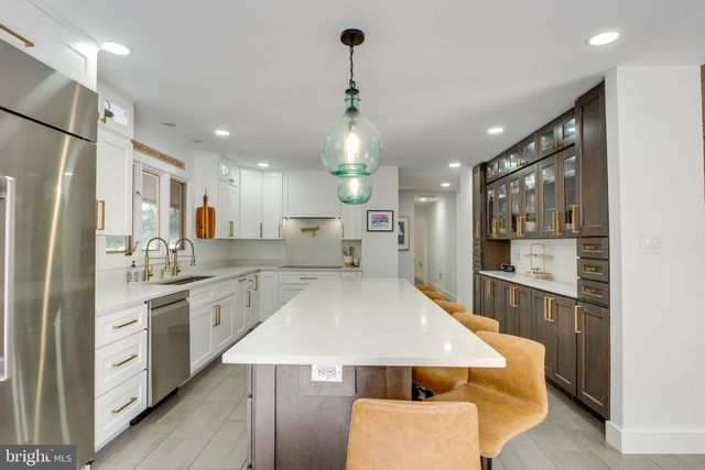 10236 LAWYERS RD, Vienna, VA 22181