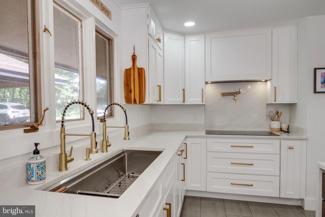 10236 LAWYERS RD, Vienna, VA 22181