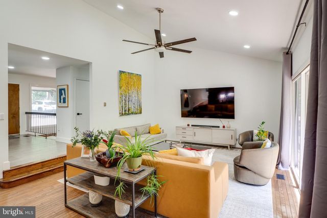 10236 LAWYERS RD, Vienna, VA 22181