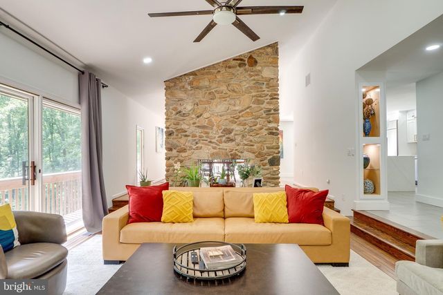 10236 LAWYERS RD, Vienna, VA 22181