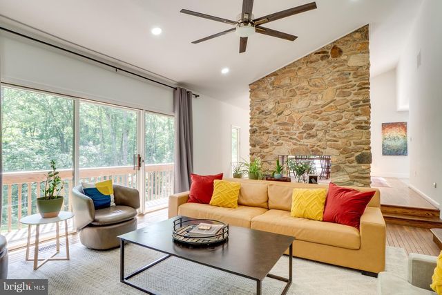 10236 LAWYERS RD, Vienna, VA 22181