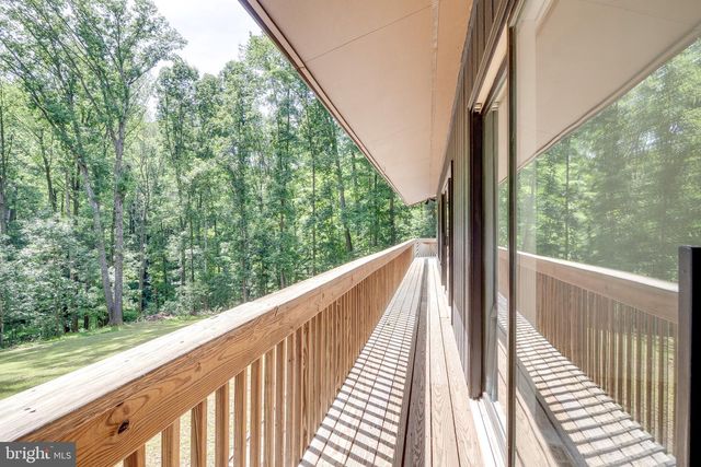 10236 LAWYERS RD, Vienna, VA 22181