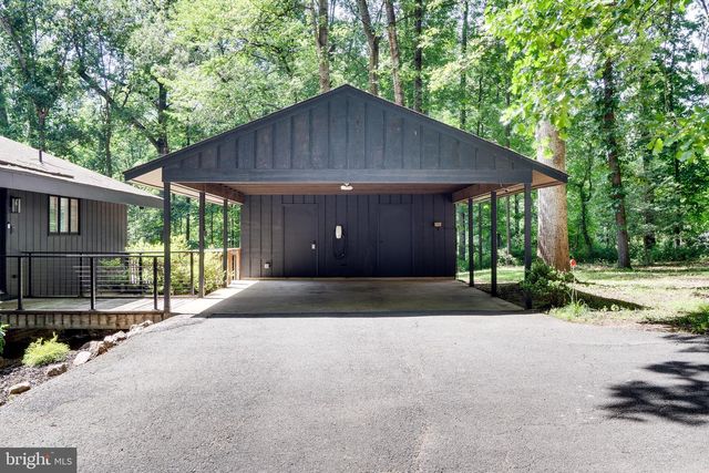 10236 LAWYERS RD, Vienna, VA 22181