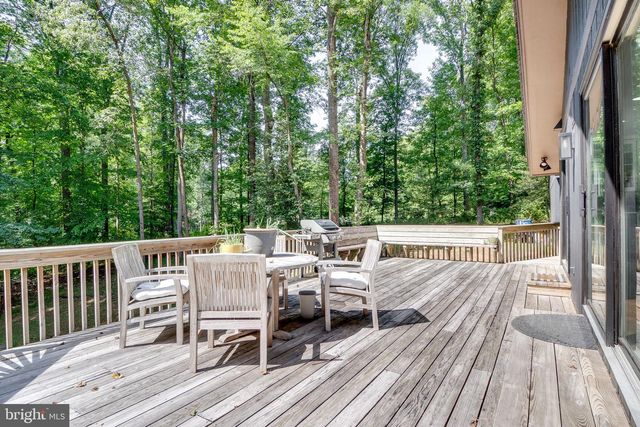10236 LAWYERS RD, Vienna, VA 22181