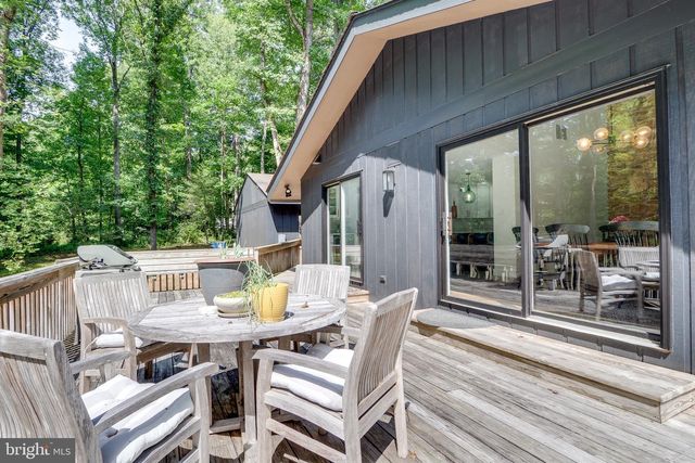 10236 LAWYERS RD, Vienna, VA 22181