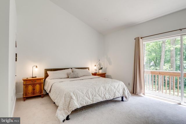10236 LAWYERS RD, Vienna, VA 22181