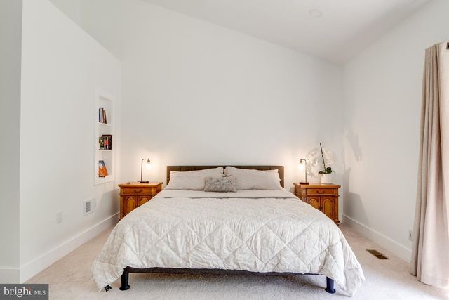 10236 LAWYERS RD, Vienna, VA 22181