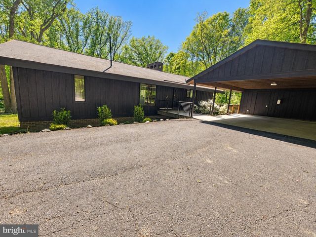 10236 LAWYERS RD, Vienna, VA 22181