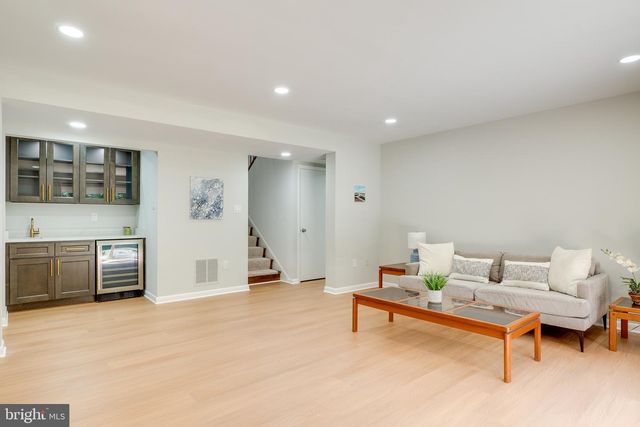 10236 LAWYERS RD, Vienna, VA 22181