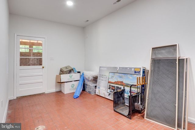 10236 LAWYERS RD, Vienna, VA 22181