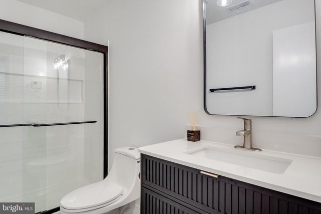 10236 LAWYERS RD, Vienna, VA 22181