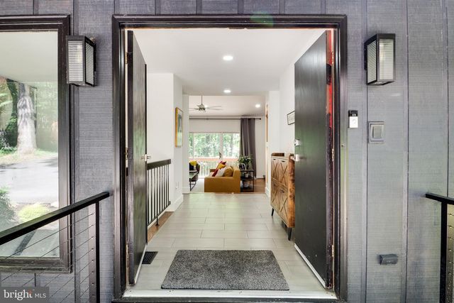 10236 LAWYERS RD, Vienna, VA 22181