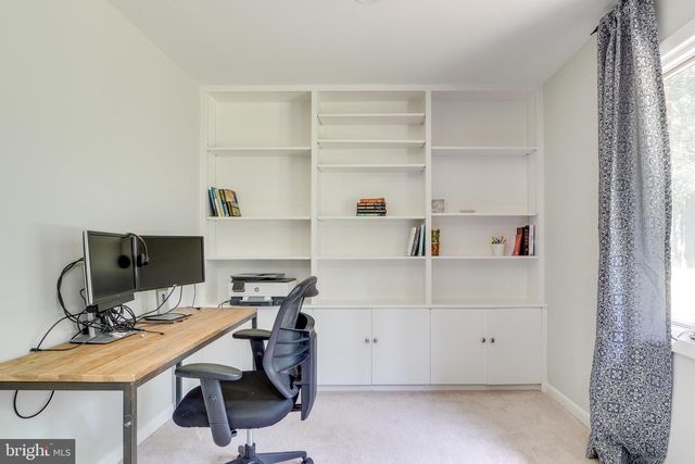 10236 LAWYERS RD, Vienna, VA 22181