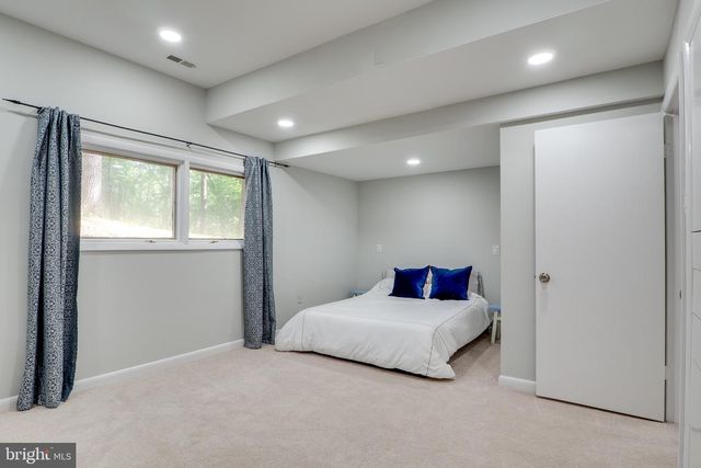 10236 LAWYERS RD, Vienna, VA 22181