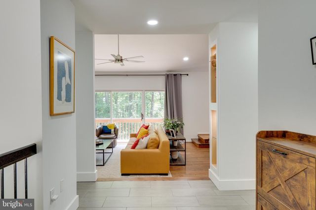 10236 LAWYERS RD, Vienna, VA 22181