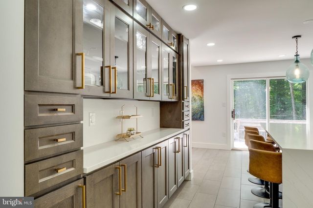 10236 LAWYERS RD, Vienna, VA 22181