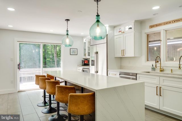10236 LAWYERS RD, Vienna, VA 22181
