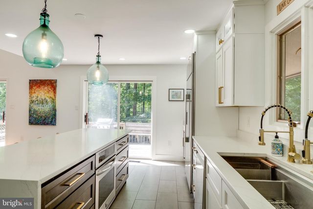 10236 LAWYERS RD, Vienna, VA 22181