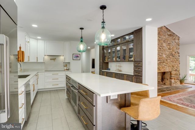 10236 LAWYERS RD, Vienna, VA 22181