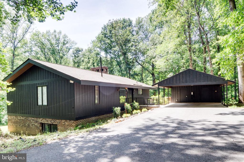 10236 LAWYERS RD, Vienna, VA 22181