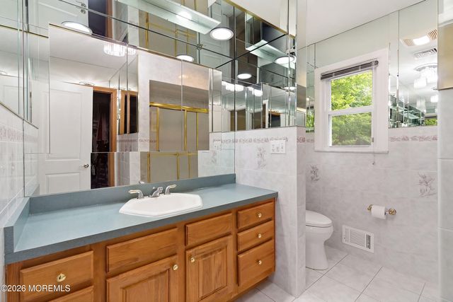 136 Green Oak Boulevard, Middletown, NJ 07748