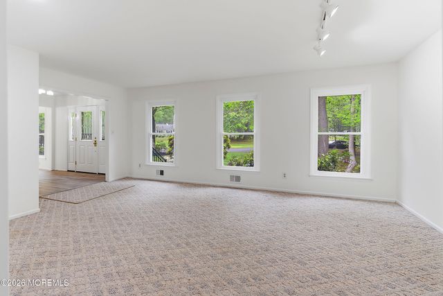 136 Green Oak Boulevard, Middletown, NJ 07748