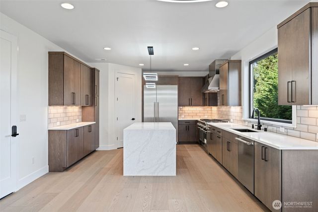 16050 SE 44TH Court, Bellevue, WA 98006