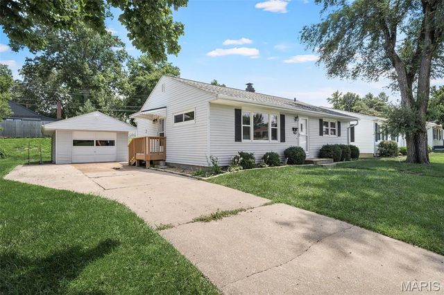 430 Rose Drive, St Charles, MO 63301