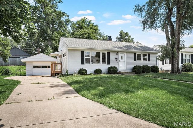 430 Rose Drive, St Charles, MO 63301