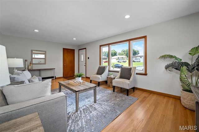 430 Rose Drive, St Charles, MO 63301