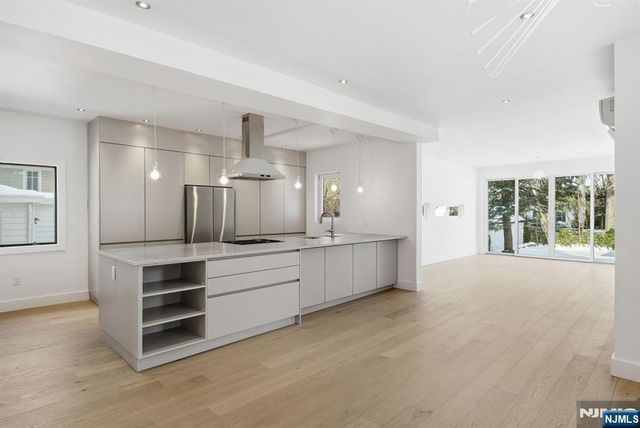 75 Highwood Avenue, Tenafly, NJ 07670