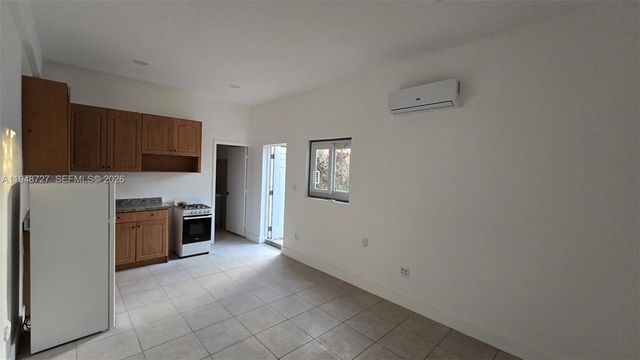 950 NW 149th Ter 1, Miami, FL 33168