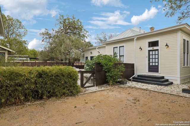 227 Claudia St, San Antonio, TX 78210