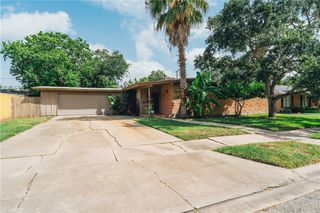 606 Dolphin Pl, Corpus Christi, TX 78411