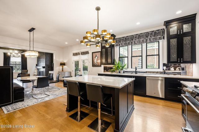 310 Kirkwood Glen Cir, Louisville, KY 40207