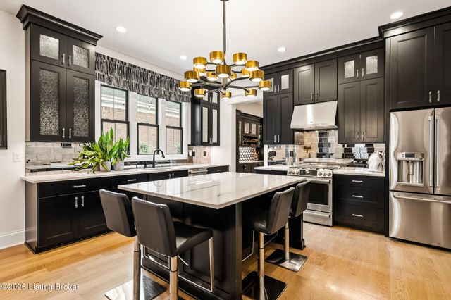 310 Kirkwood Glen Cir, Louisville, KY 40207