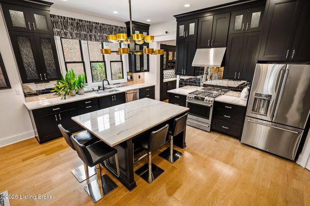 310 Kirkwood Glen Cir, Louisville, KY 40207