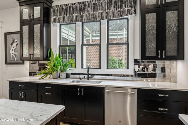 310 Kirkwood Glen Cir, Louisville, KY 40207
