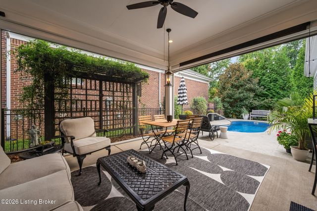 310 Kirkwood Glen Cir, Louisville, KY 40207