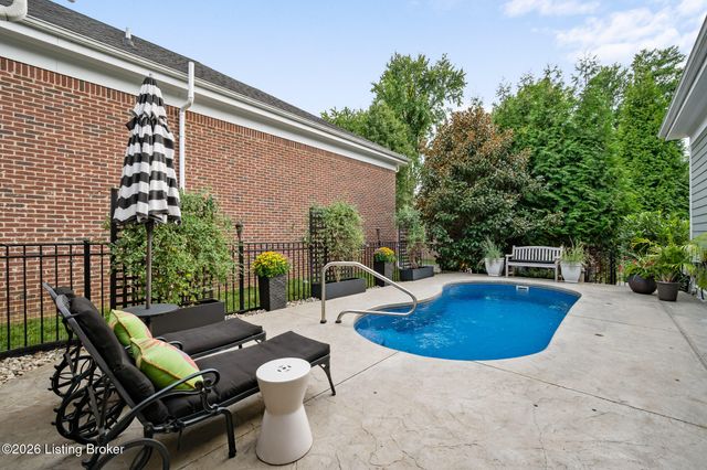 310 Kirkwood Glen Cir, Louisville, KY 40207
