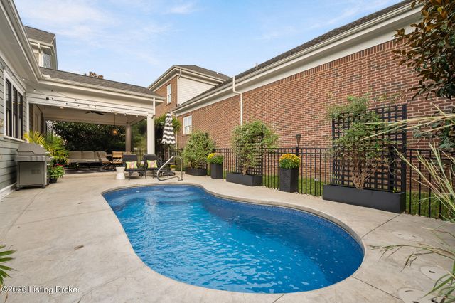 310 Kirkwood Glen Cir, Louisville, KY 40207