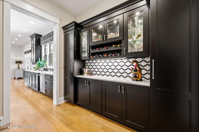 310 Kirkwood Glen Cir, Louisville, KY 40207