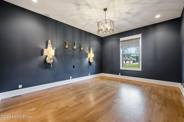 310 Kirkwood Glen Cir, Louisville, KY 40207