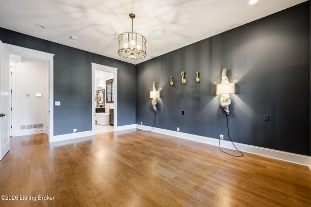 310 Kirkwood Glen Cir, Louisville, KY 40207
