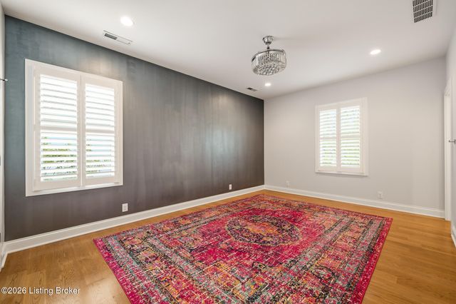 310 Kirkwood Glen Cir, Louisville, KY 40207